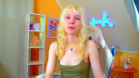 Snapshot of hannahhollis chatting on 06/03/26, 06:16 Hannah online show from 06/03/26, 06:16