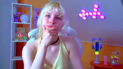 Snapshot of hannahhollis chatting on 06/14/26, 06:21 Hannah online show from 06/14/26, 06:21