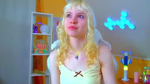 Snapshot of hannahhollis chatting on 06/17/26, 06:16 Hannah online show from 06/17/26, 06:16