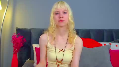 Snapshot of hannahhollis chatting on 06/18/26, 06:13 Hannah online show from 06/18/26, 06:13