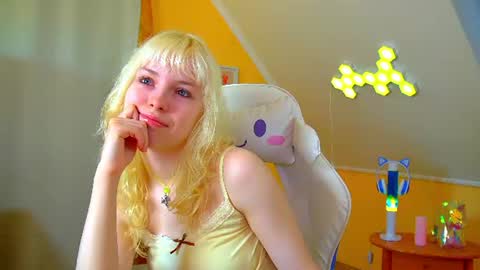 Snapshot of hannahhollis chatting on 06/25/26, 06:18 Hannah online show from 06/25/26, 06:18