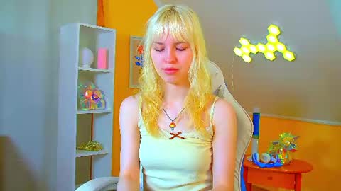 Snapshot of hannahhollis chatting on 07/15/26, 06:29 Hannah online show from 07/15/26, 06:29