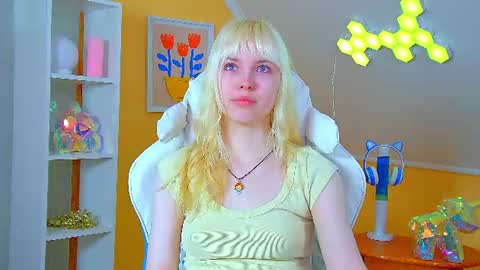 Snapshot of hannahhollis chatting on 07/19/26, 06:17 Hannah online show from 07/19/26, 06:17
