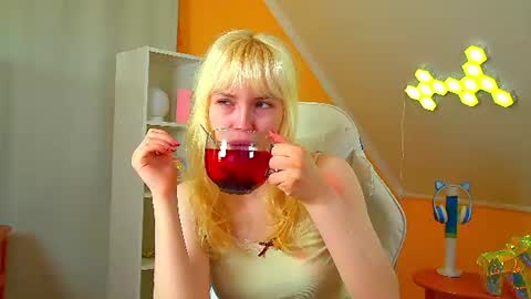 Snapshot of hannahhollis chatting on 07/21/26, 06:27 Hannah online show from 07/21/26, 06:27