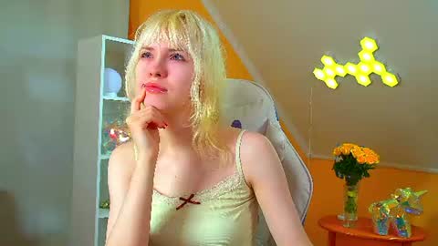 Snapshot of hannahhollis chatting on 07/22/26, 06:16 Hannah online show from 07/22/26, 06:16