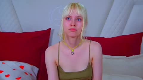 Snapshot of hannahhollis chatting on 07/24/26, 06:50 Hannah online show from 07/24/26, 06:50