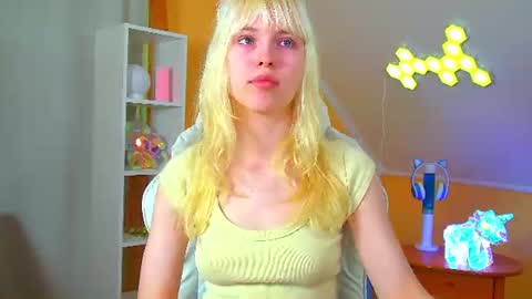 Snapshot of hannahhollis chatting on 08/04/26, 05:54 Hannah online show from 08/04/26, 05:54