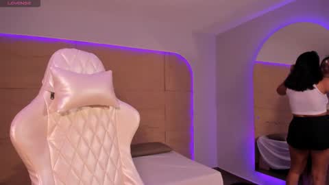 hannahmonttgomery  Help me reach 100 Hands up online show from 12/01/25, 04:23