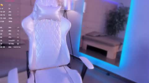 Snapshot of hannahmonttgomery chatting on 03/20/26, 04:45 hannahmonttgomery Help me reach 100 Hands up online show from 03/20/26, 04:45