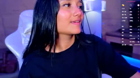 Snapshot of hannahmonttgomery chatting on 04/30/26, 08:57 hannahmonttgomery Help me reach 100 Hands up online show from 04/30/26, 08:57