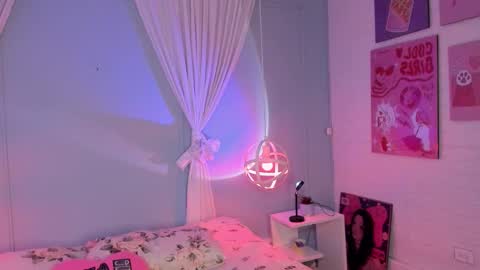 Snapshot of hannahpage chatting on 10/30/25, 12:17 Hannah online show from 10/30/25, 12:17