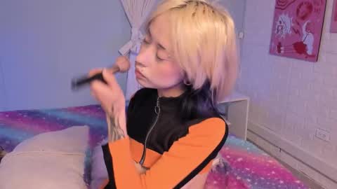 Snapshot of hannahpage chatting on 11/11/25, 11:54 Hannah online show from 11/11/25, 11:54