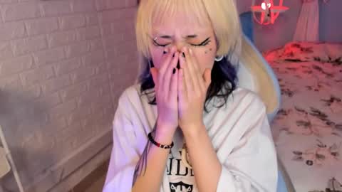 Snapshot of hannahpage chatting on 11/20/25, 01:00 Hannah online show from 11/20/25, 01:00