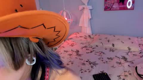 Snapshot of hannahpage chatting on 12/03/25, 12:36 Hannah online show from 12/03/25, 12:36