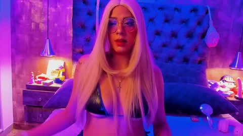 Snapshot of hannahvianey chatting on 10/05/25, 04:49 Hannah online show from 10/05/25, 04:49