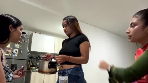 Snapshot of hannakoff chatting on 09/24/25, 12:47 hannakoff online show from 09/24/25, 12:47