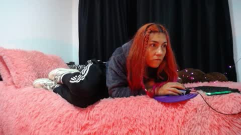 Snapshot of hannaqueen23 chatting on 10/06/25, 12:30 hannaqueen23 online show from 10/06/25, 12:30