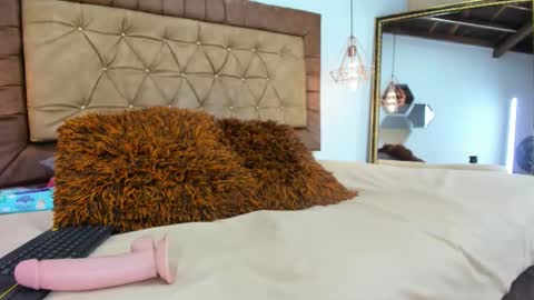 Snapshot of hannarose1208 chatting on 10/31/25, 12:50 Hanna online show from 10/31/25, 12:50