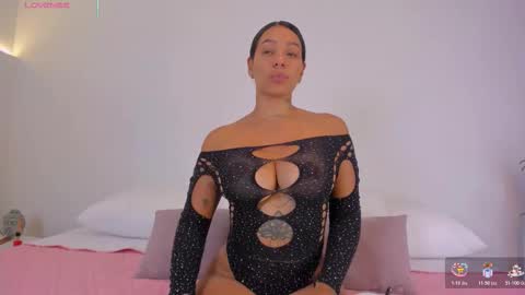 Snapshot of hannawilliams_ chatting on 11/10/25, 08:30 Hanna Williams online show from 11/10/25, 08:30