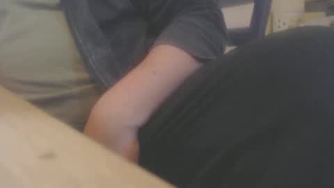 Snapshot of hannes_k chatting on 10/21/25, 10:10 hannes_k online show from 10/21/25, 10:10