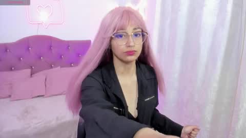 Snapshot of hanni_tay chatting on 12/01/25, 11:59 HANNI online show from 12/01/25, 11:59