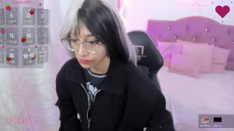 Snapshot of hanni_tay chatting on 12/03/25, 11:41 HANNI online show from 12/03/25, 11:41