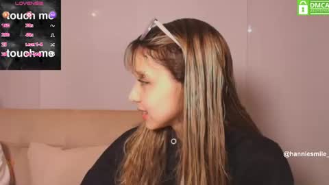 Snapshot of hanniesmile_ chatting on 07/12/26, 01:07 Hannie online show from 07/12/26, 01:07