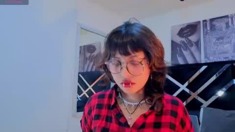Snapshot of hannita_01 chatting on 06/05/26, 12:11 hannita_01 online show from 06/05/26, 12:11