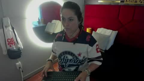 Hanny  online show from 06/11/26, 11:41