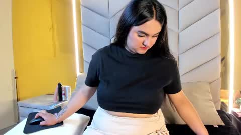 Snapshot of hanny_thomson chatting on 06/12/26, 04:00 Hanny online show from 06/12/26, 04:00