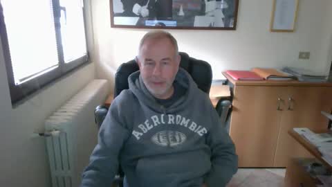 Snapshot of hanscooper chatting on 10/12/25, 01:54 hanscooper online show from 10/12/25, 01:54