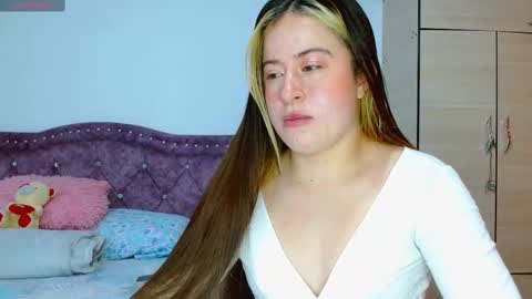 isabella   online show from 10/19/25, 12:06