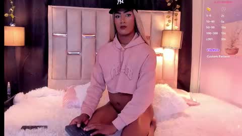 Snapshot of hanzking01 chatting on 11/24/25, 01:27 Hanzking01 online show from 11/24/25, 01:27