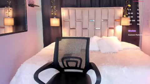 Snapshot of hanzking01 chatting on 11/30/25, 03:54 Hanzking01 online show from 11/30/25, 03:54