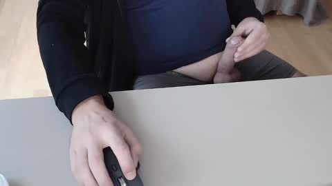 Snapshot of happybugger chatting on 12/28/24, 12:56 Cum for you online show from 12/28/24, 12:56