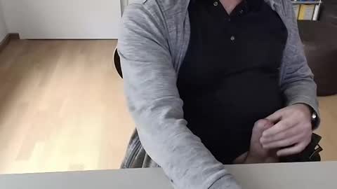 Snapshot of happybugger chatting on 01/30/25, 01:10 Cum for you online show from 01/30/25, 01:10