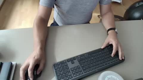 Snapshot of happybugger chatting on 09/29/25, 12:10 Cum for you online show from 09/29/25, 12:10