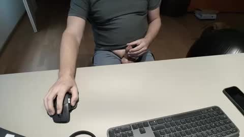 Snapshot of happybugger chatting on 10/26/25, 02:12 Cum for you online show from 10/26/25, 02:12