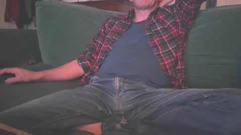 Snapshot of happymark31 chatting on 10/26/25, 10:04 mark online show from 10/26/25, 10:04