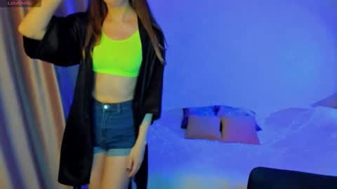 Snapshot of happystephanie chatting on 10/06/25, 06:27 Stephanie online show from 10/06/25, 06:27