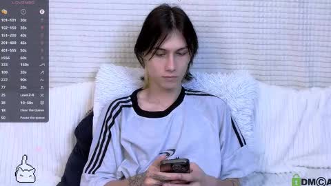 Mark online show from 09/30/25, 04:17