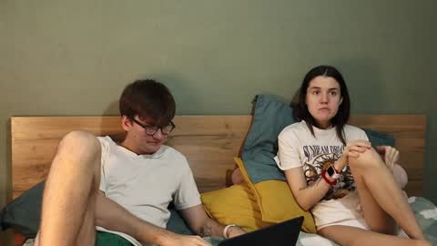 Snapshot of hard_pepper chatting on 12/13/24, 05:49 Emily and David online show from 12/13/24, 05:49