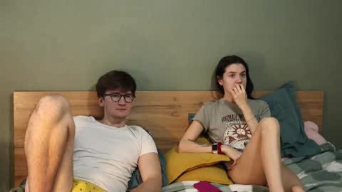 Snapshot of hard_pepper chatting on 12/16/24, 05:17 Emily and David online show from 12/16/24, 05:17