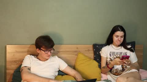 Snapshot of hard_pepper chatting on 12/25/24, 05:26 Emily and David online show from 12/25/24, 05:26