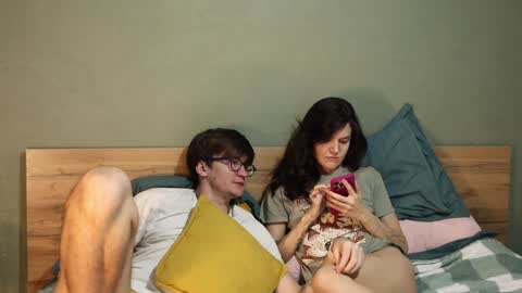 Snapshot of hard_pepper chatting on 12/29/24, 04:48 Emily and David online show from 12/29/24, 04:48