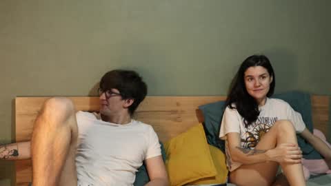 Snapshot of hard_pepper chatting on 01/03/25, 05:06 Emily and David online show from 01/03/25, 05:06