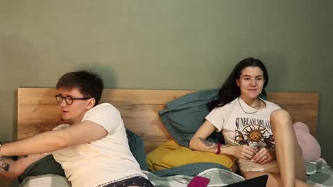 Snapshot of hard_pepper chatting on 01/11/25, 04:59 Emily and David online show from 01/11/25, 04:59