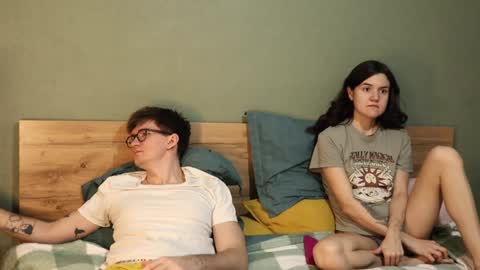 Snapshot of hard_pepper chatting on 01/15/25, 04:15 Emily and David online show from 01/15/25, 04:15