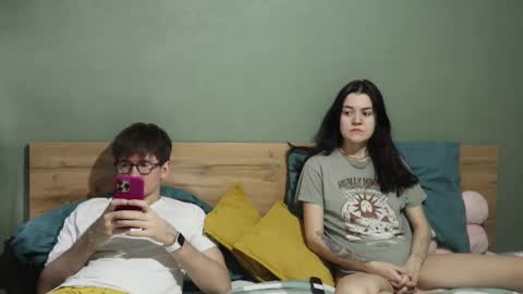 Snapshot of hard_pepper chatting on 02/16/25, 04:53 Emily and David online show from 02/16/25, 04:53