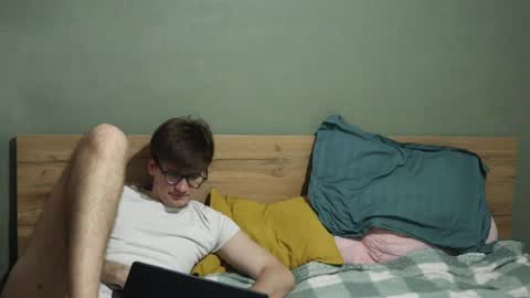 Snapshot of hard_pepper chatting on 02/25/25, 04:24 Emily and David online show from 02/25/25, 04:24